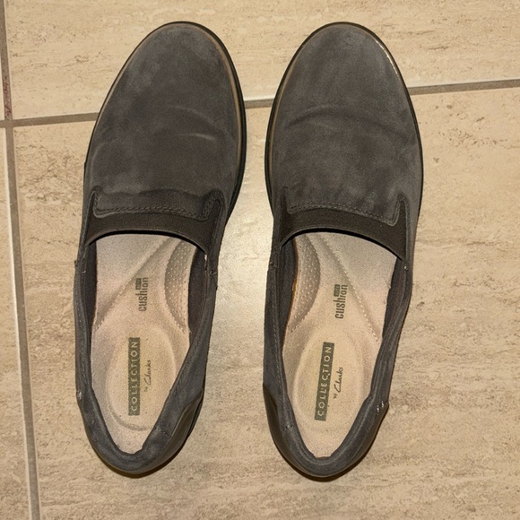 Clarks women's * Sharon Dolly * Grey Suede Slip-On  Cushion Plus Shoes - Picture 5 of 9